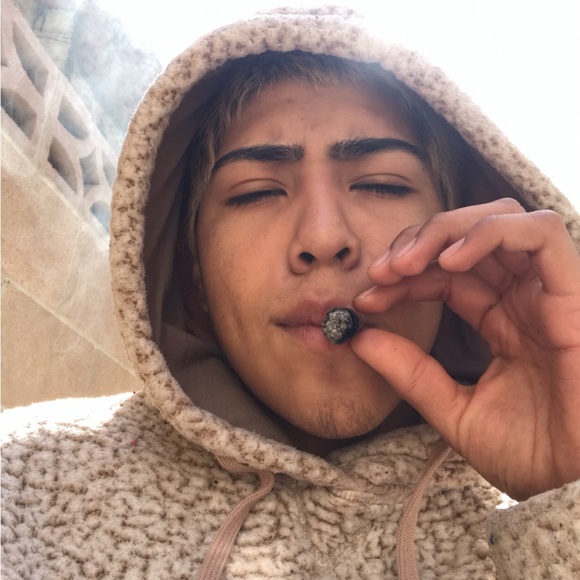 Meet your Posher, Cruz aka cruzthrough :) - Picture 1 of 1